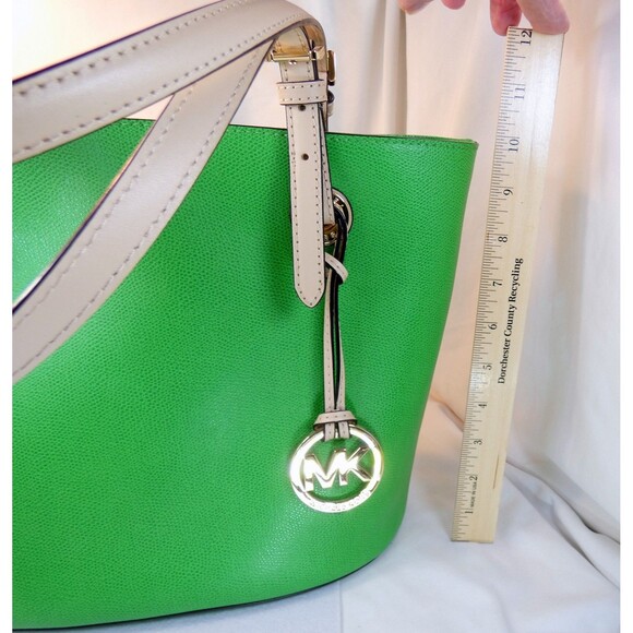 Michael Kors Bright Green Shoulder Tote Bag w/ Gold Medallion Excellent - Picture 9 of 9